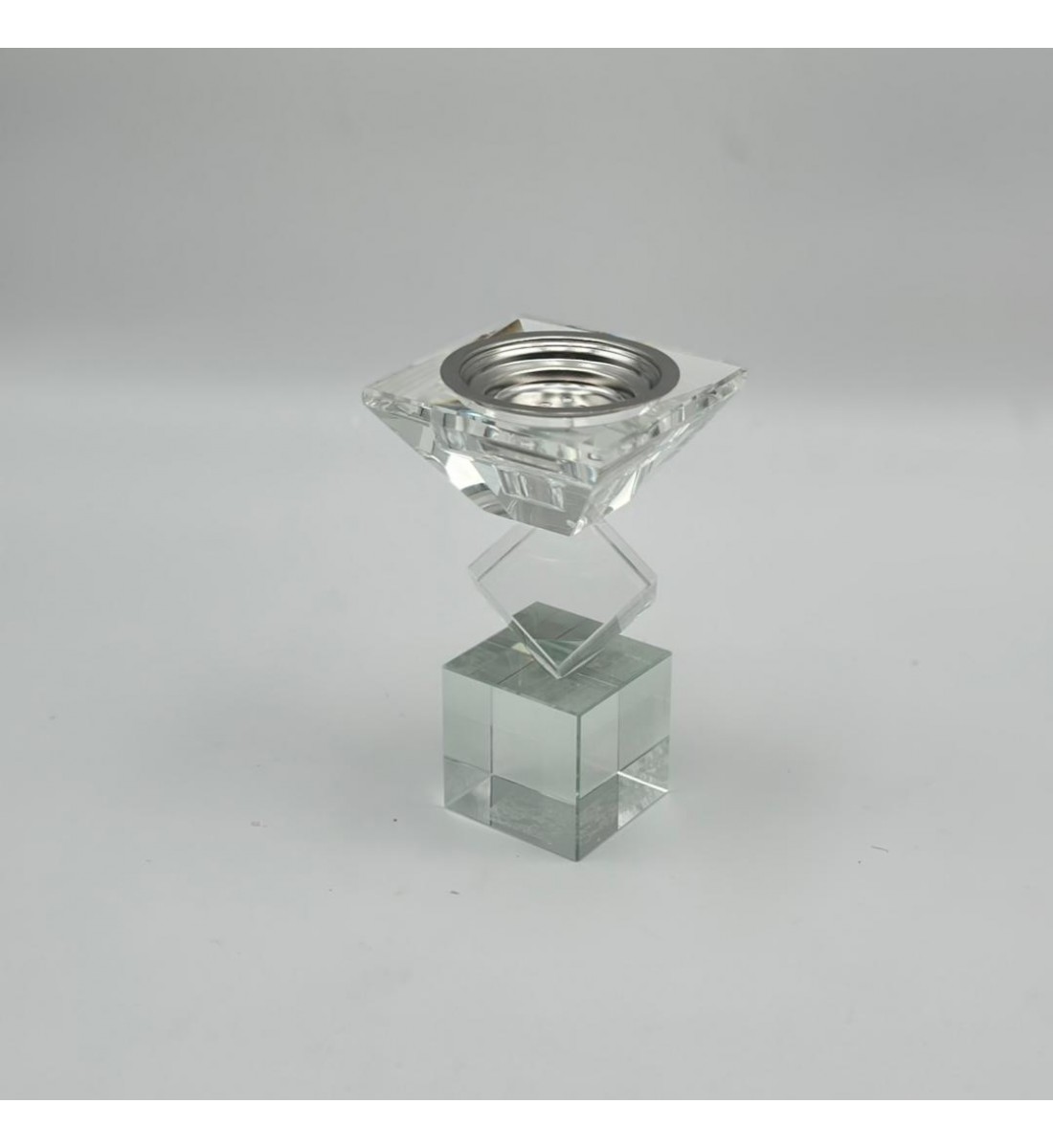 مبخرة ديكورية فاخرة بتصميم أنيق يجمع بين الكريستال الشفاف والتفاصيل الراقية ،8×8×13سم 