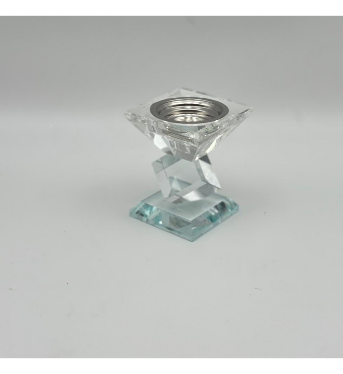 مبخرة ديكورية فاخرة بتصميم أنيق يجمع بين الكريستال الشفاف والتفاصيل الراقية ،10×8×8سم 