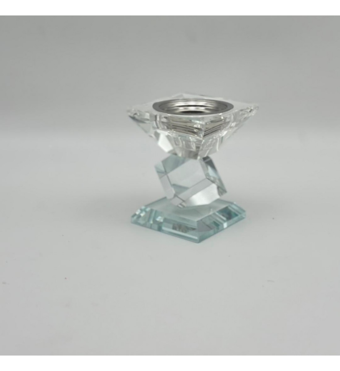 مبخرة ديكورية فاخرة بتصميم أنيق يجمع بين الكريستال الشفاف والتفاصيل الراقية ،10×8×8سم 