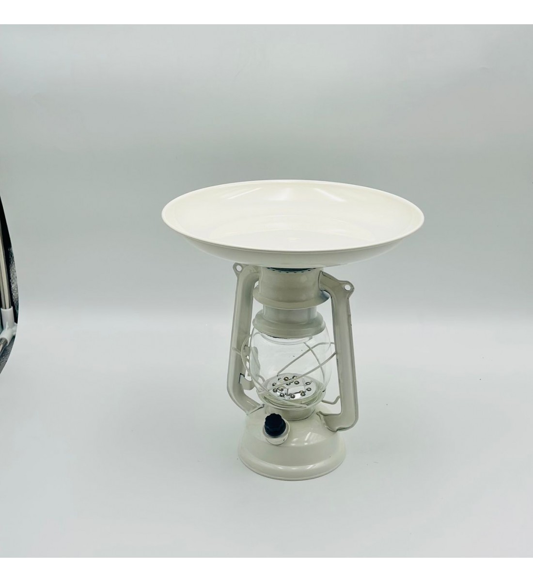 ميزان تقليدي عملي بتصميم كلاسيكي، مصنوع من هيكل معدني متين مع صحن علوي واسع باللون البيج25×25×27سم