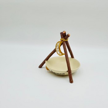 حامل ديكوري صغير بتصميم رمضاني على شكل ستاند خشبي ثلاثي مع طبق دائري في الأسفل،21×16×16سم 