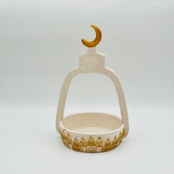 ستاند ديكوري للضيافة بتصميم رمضاني أنيق، مصنوع بلون بيج رملي هادئ مع تفاصيل زخرفية مستوحاة من العمارة الإسلامية32×18×18سم 