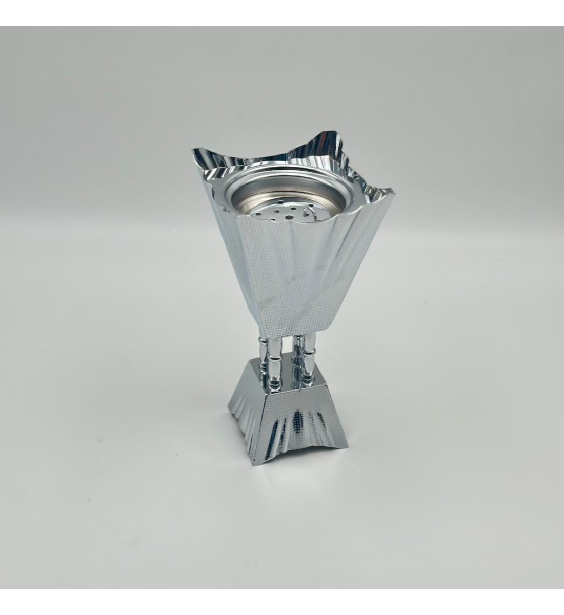 مبخرة ديكورية فاخرة بتصميم عصري أنيق، مصنوعة بلون فضي لامع يعكس الفخامة والرقي 22×11×11سم 