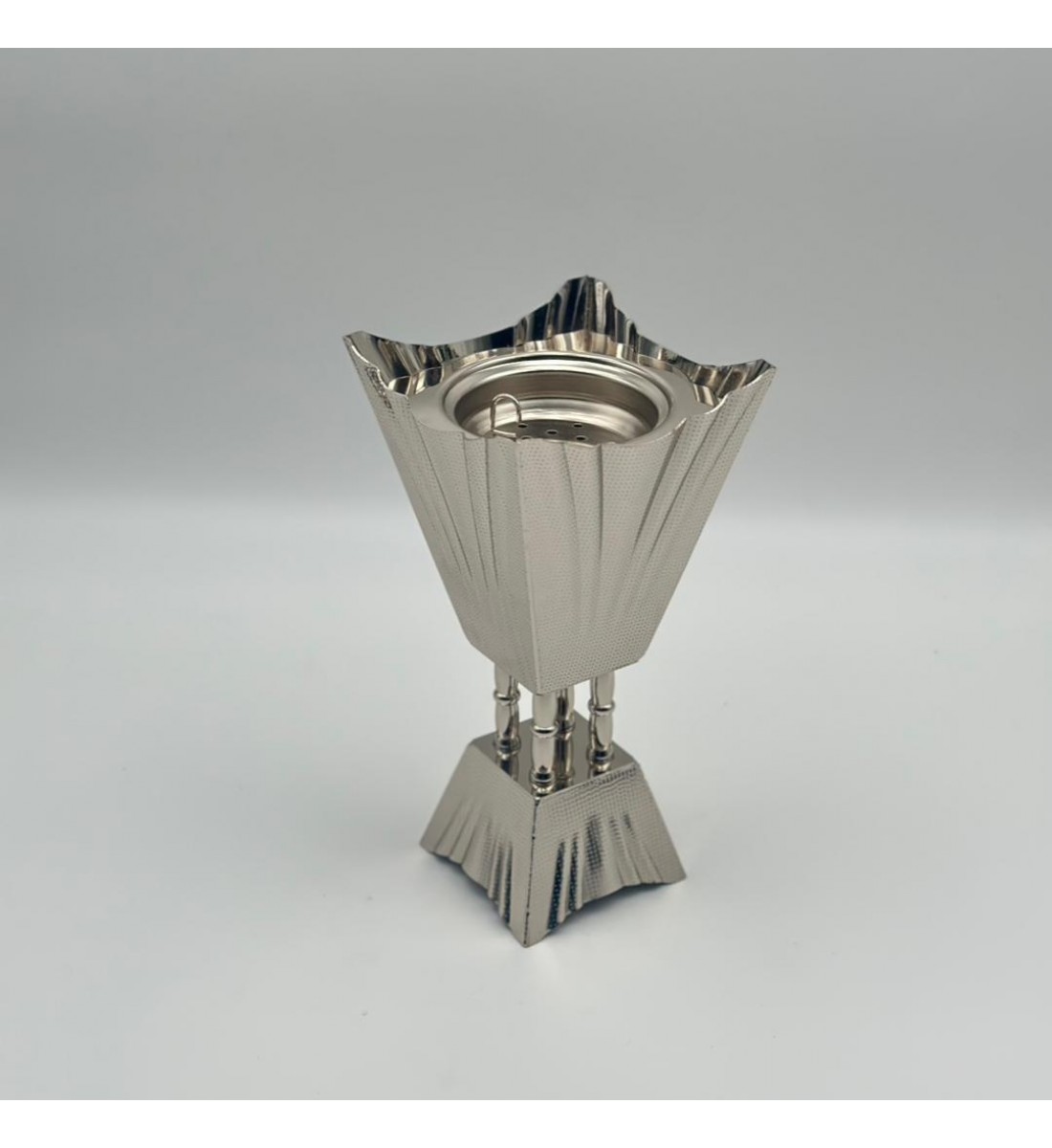 مبخرة ديكورية فاخرة بتصميم عصري أنيق، مصنوعة بلون فضي مطفي يعكس الفخامة والرقي24×12×12سم 