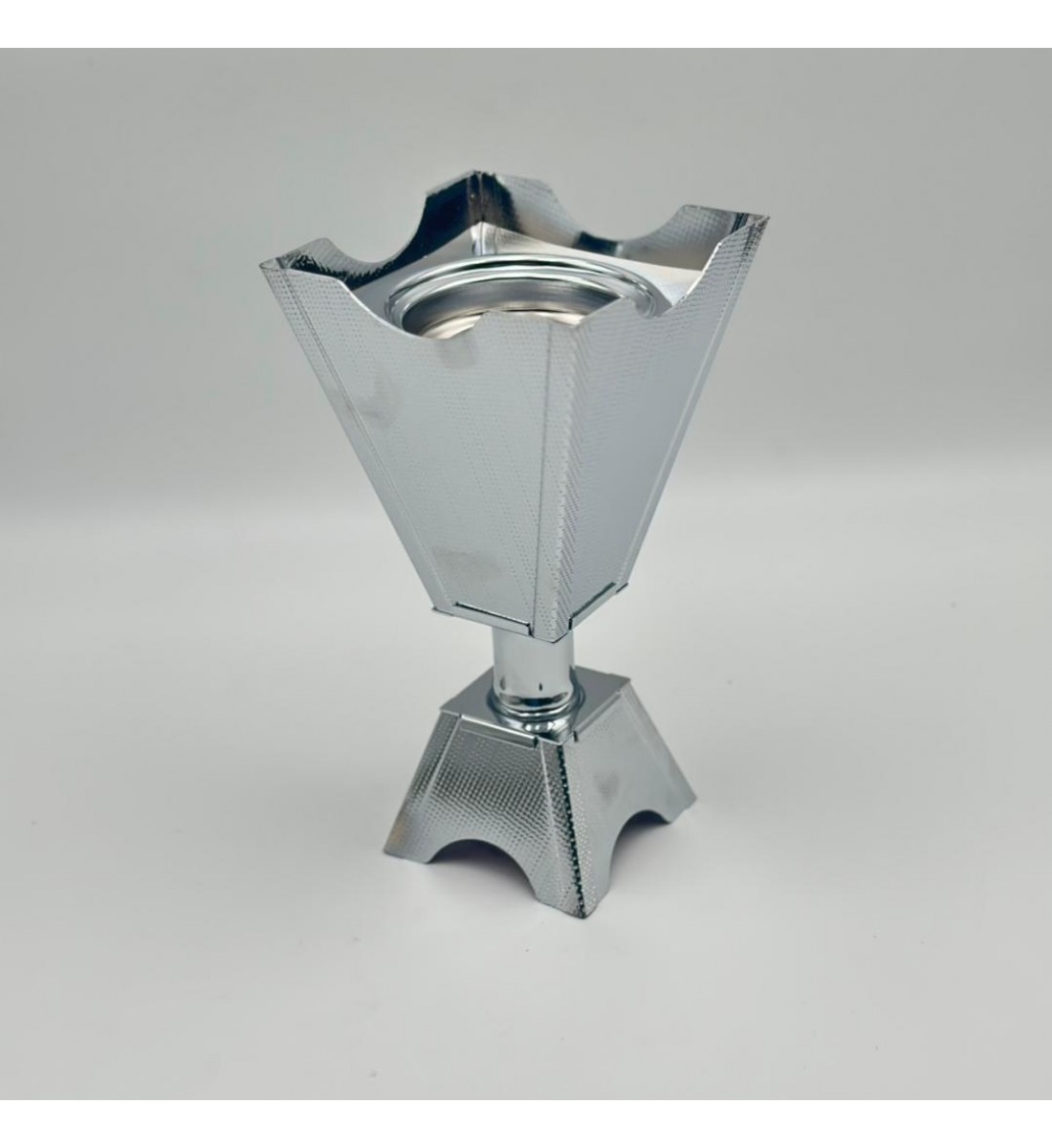 مبخرة ديكورية فاخرة بتصميم عصري أنيق، مصنوعة بلون فضي لامع يعكس الفخامة والرقي 24×12×12سم 