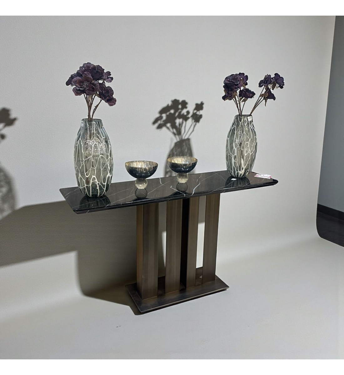 طاولة مدخل او  كونسول بتصميم عصري كلاسيك رخام قاعده حديد مقاس   140×40×80سم 