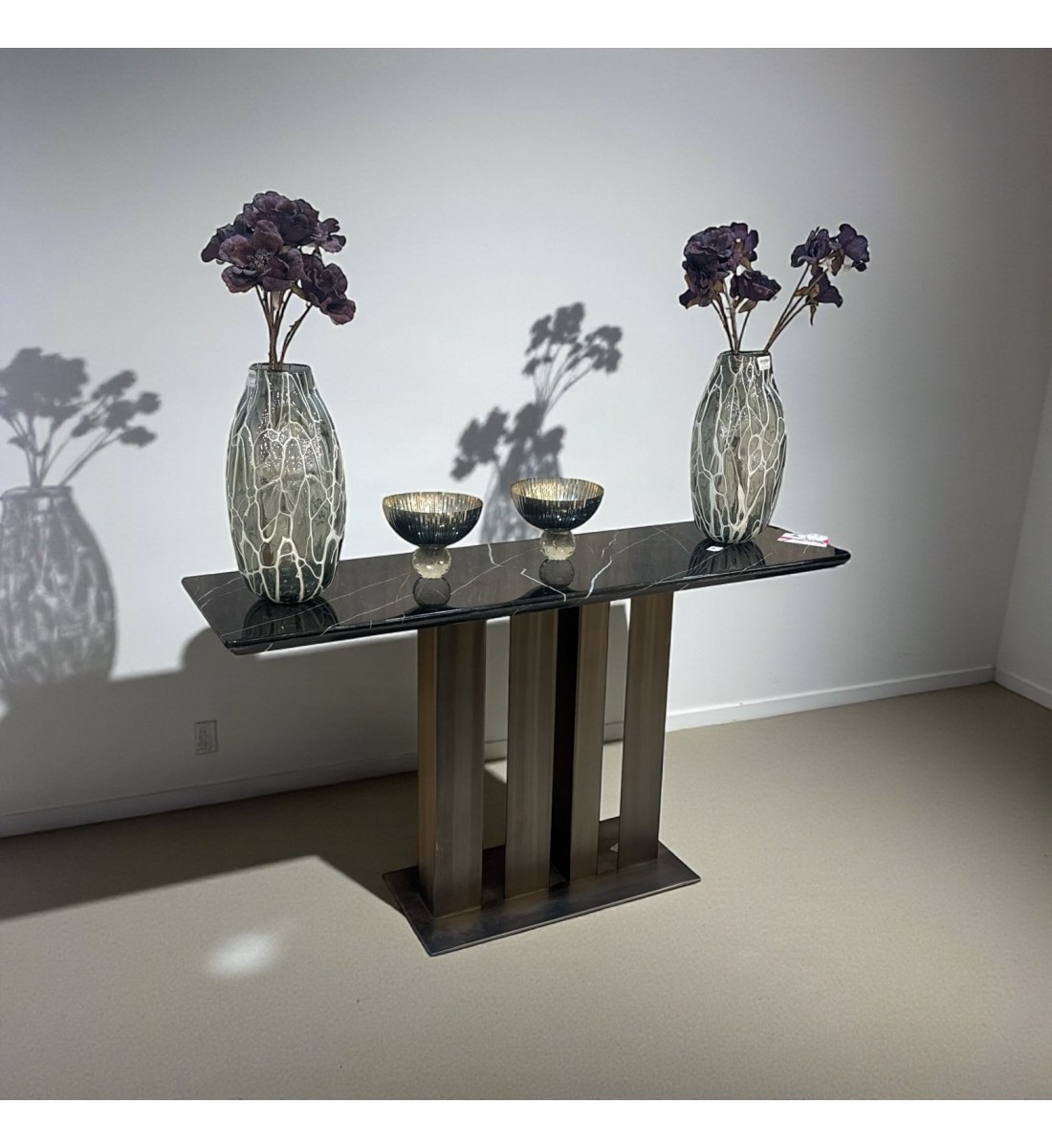 طاولة مدخل او  كونسول بتصميم عصري كلاسيك رخام قاعده حديد مقاس   140×40×80سم 