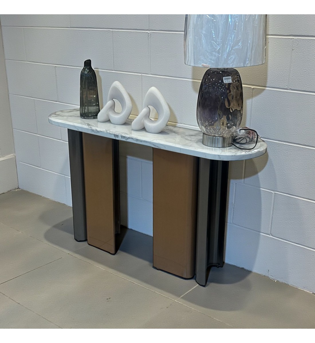 طاولة مدخل او  كونسول بتصميم عصري كلاسيك رخام قاعده حديد مقاس   140×40×80سم 