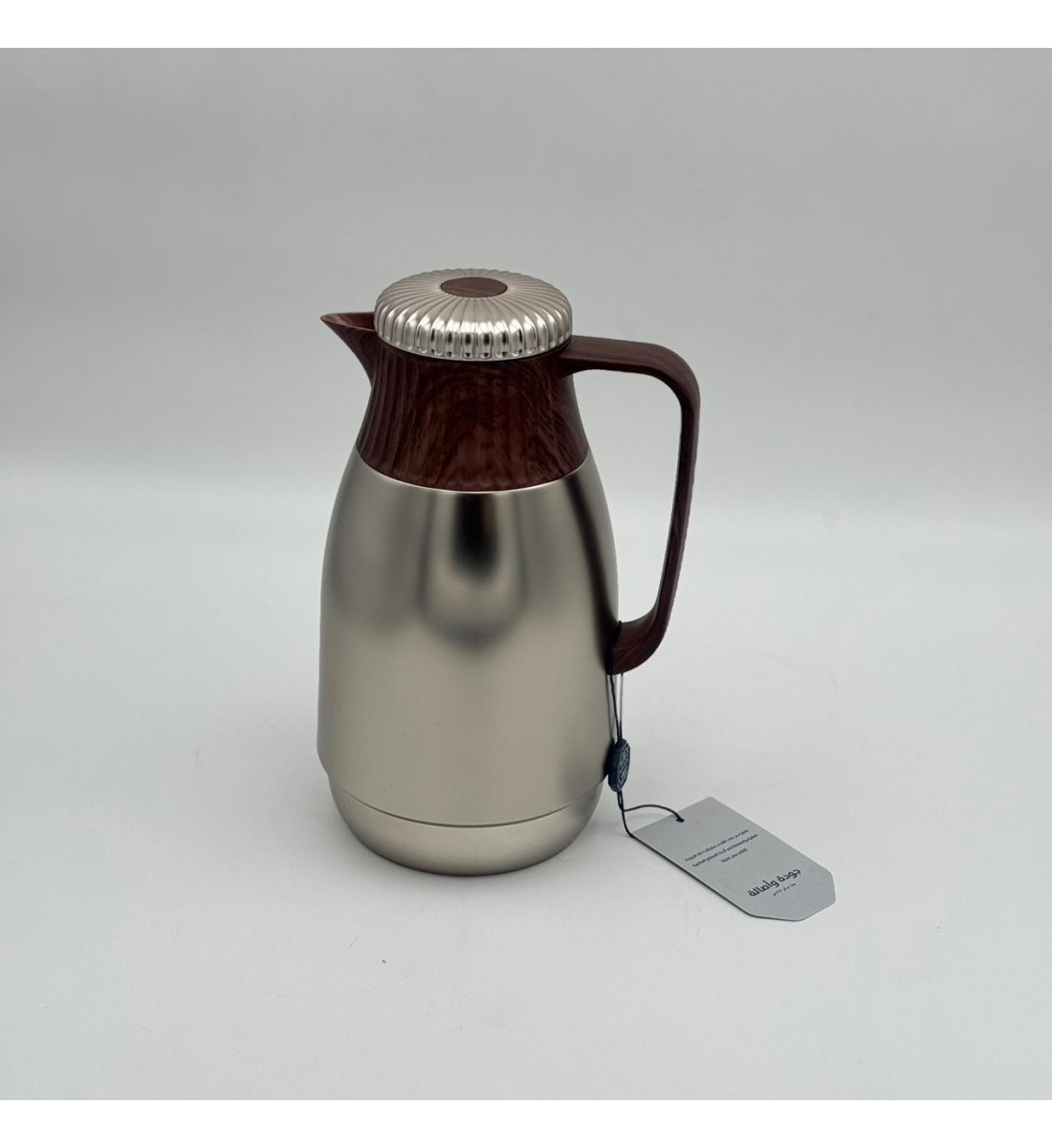 ترمس أنيق بتصميم عصري يجمع بين البساطة والفخامة، مصنوع من هيكل معدني بلمسة مطفية750مل ترمس أنيق بتصميم عصري يجمع بين البساطة والفخامة، مصنوع من هيكل معدني بلمسة مطفية750مل