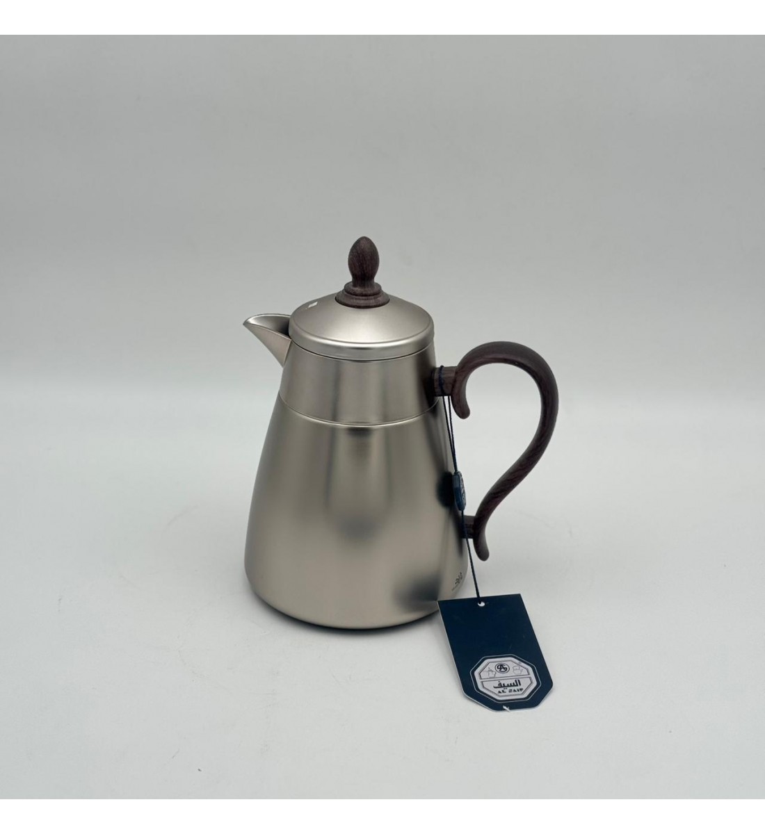 ترمس أنيق بتصميم عصري يجمع بين البساطة والفخامة، مصنوع من هيكل معدني بلمسة مطفية350مل 