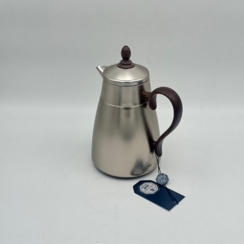 ترمس أنيق بتصميم عصري يجمع بين البساطة والفخامة، مصنوع من هيكل معدني بلمسة مطفية650مل 