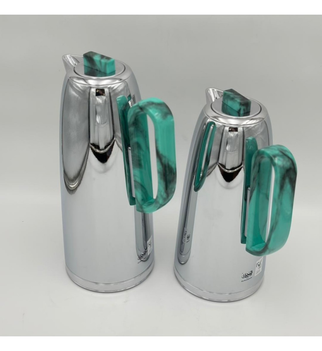 طقم  ترمس  شاي وقهوة أنيق يجمع بين التصميم العصري والانيق 