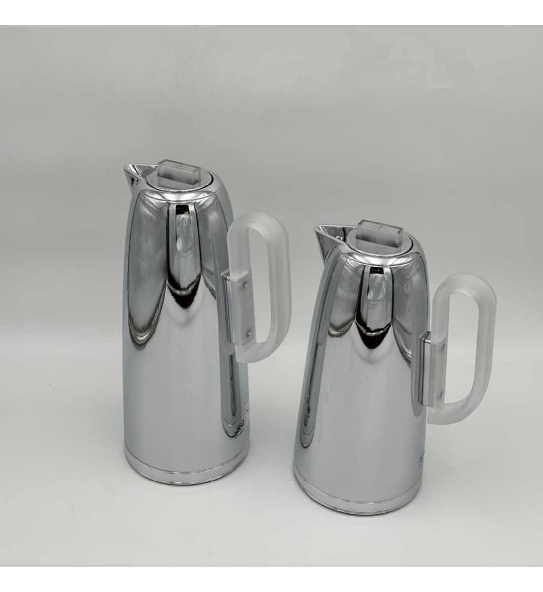 طقم  ترمس  شاي وقهوة أنيق يجمع بين التصميم العصري والانيق 