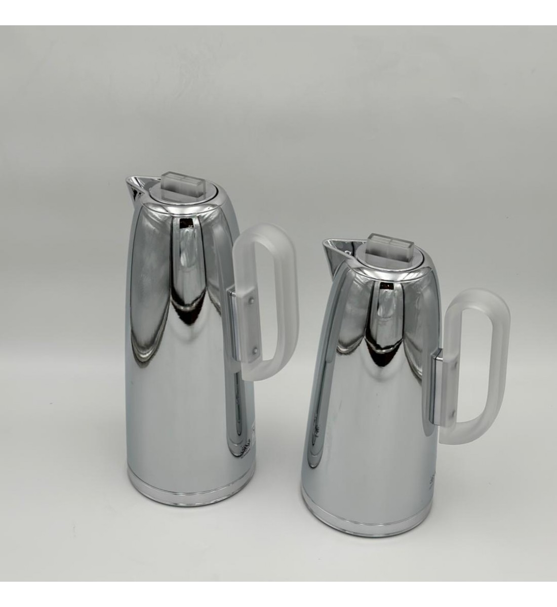 طقم  ترمس  شاي وقهوة أنيق يجمع بين التصميم العصري والانيق 