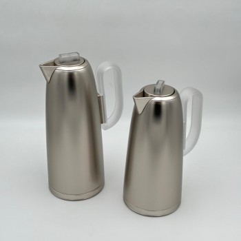 طقم  ترمس  شاي وقهوة أنيق يجمع بين التصميم العصري والانيق 