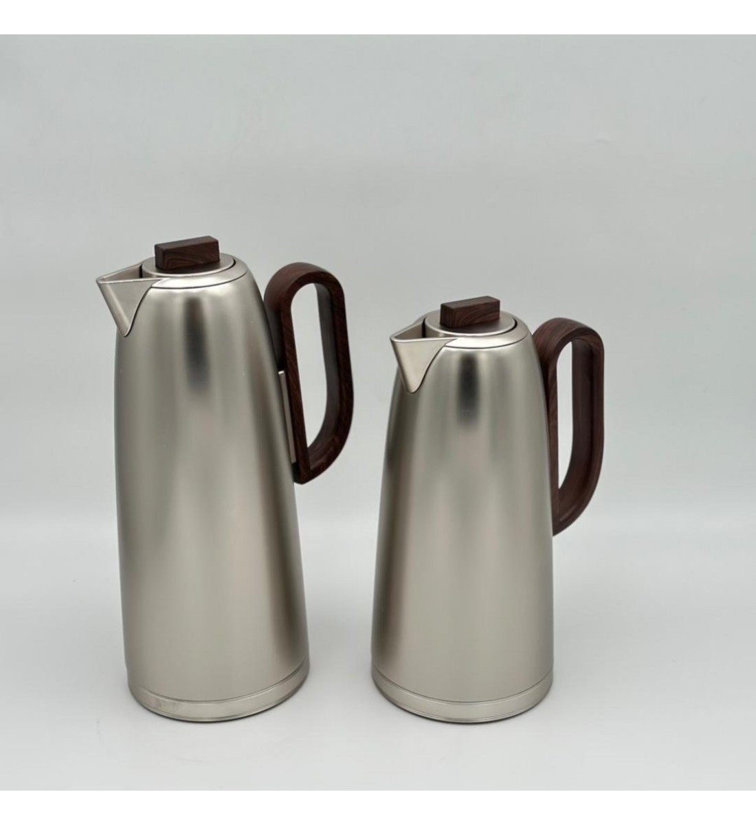 طقم ترمس شاي وقهوة أنيق يجمع بين التصميم العصري والانيق طقم ترمس شاي وقهوة أنيق يجمع بين التصميم العصري والانيق