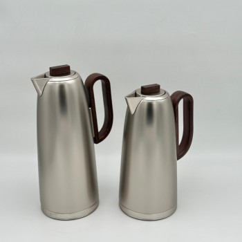 طقم  ترمس  شاي وقهوة أنيق يجمع بين التصميم العصري والانيق 