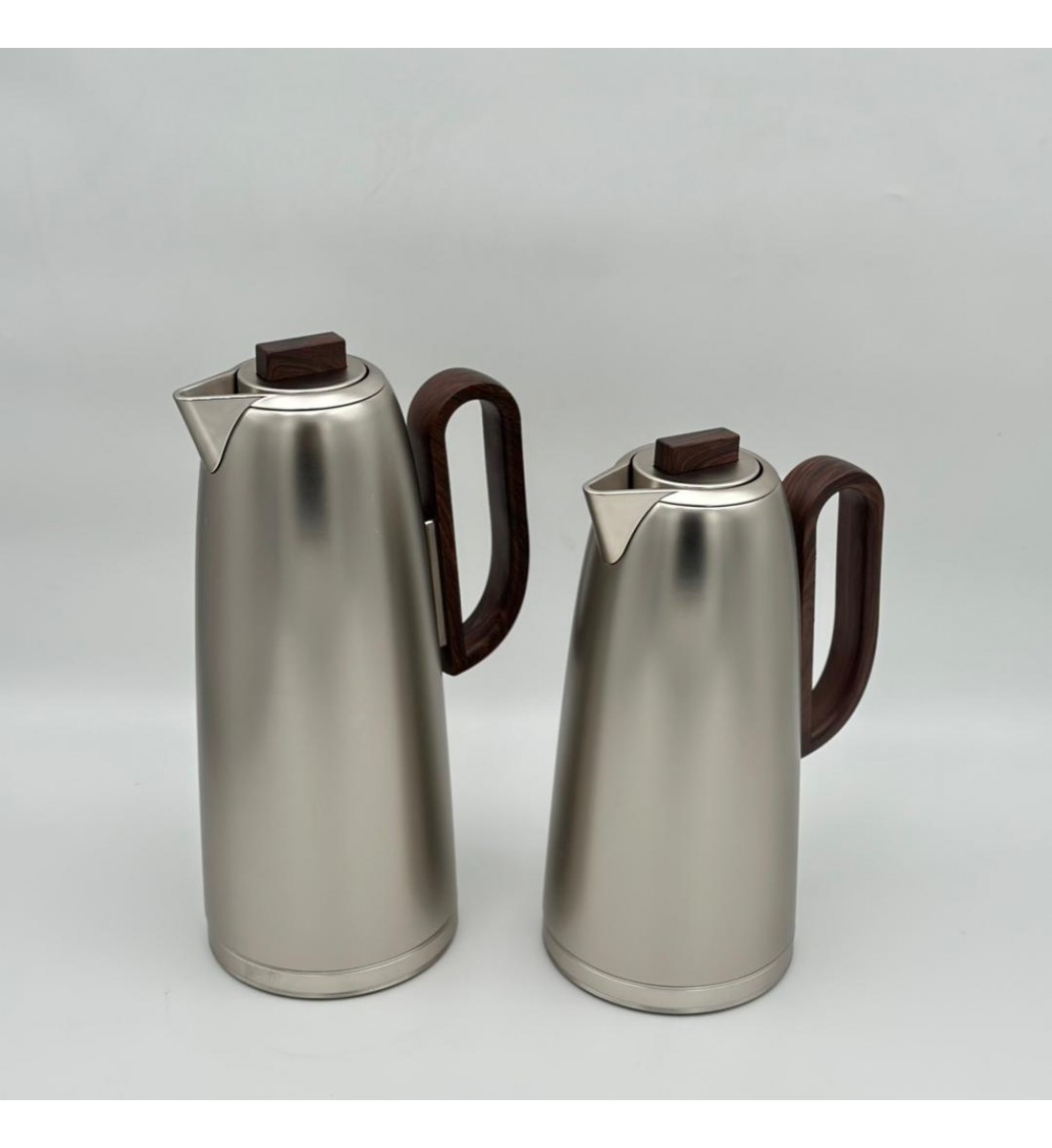 طقم ترمس شاي وقهوة أنيق يجمع بين التصميم العصري والانيق طقم ترمس شاي وقهوة أنيق يجمع بين التصميم العصري والانيق