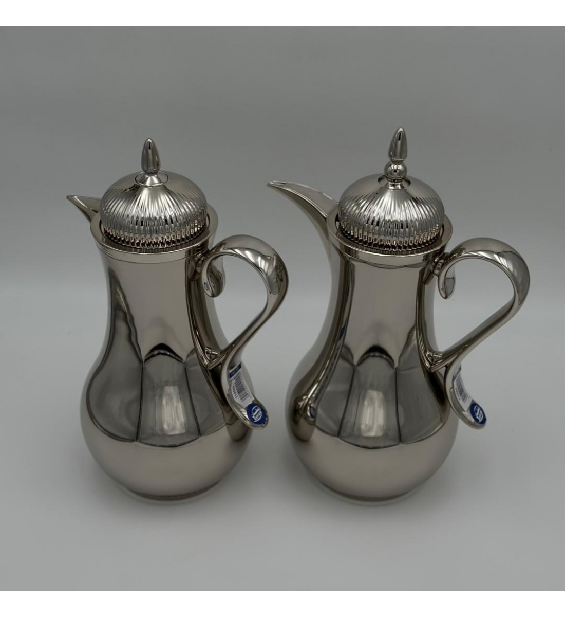 طقم  ترمس  شاي وقهوة أنيق يجمع بين التصميم العصري والانيق 