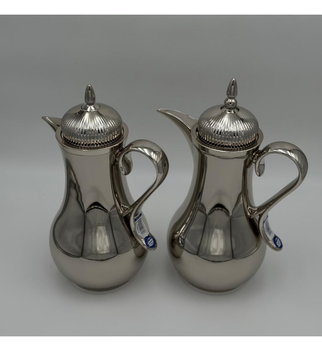 طقم  ترمس  شاي وقهوة أنيق يجمع بين التصميم العصري والانيق 