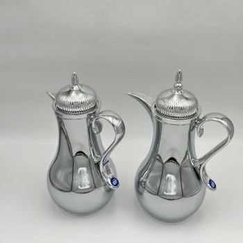 طقم  ترمس  شاي وقهوة أنيق يجمع بين التصميم العصري والانيق 