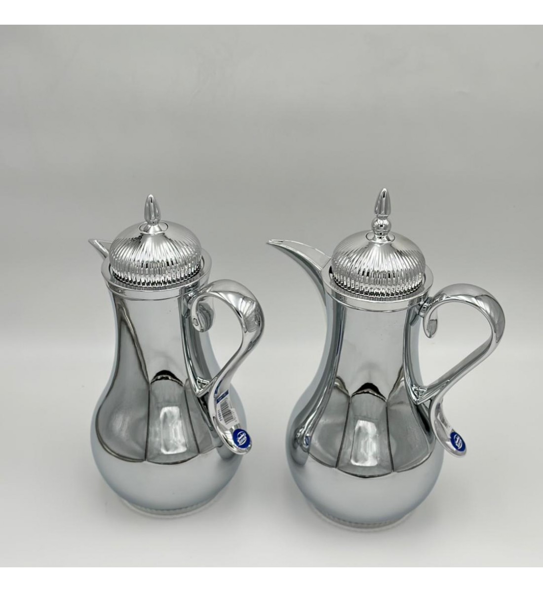 طقم  ترمس  شاي وقهوة أنيق يجمع بين التصميم العصري والانيق 