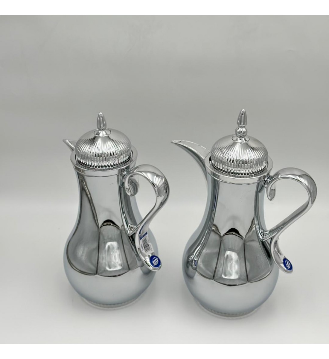 طقم  ترمس  شاي وقهوة أنيق يجمع بين التصميم العصري والانيق 