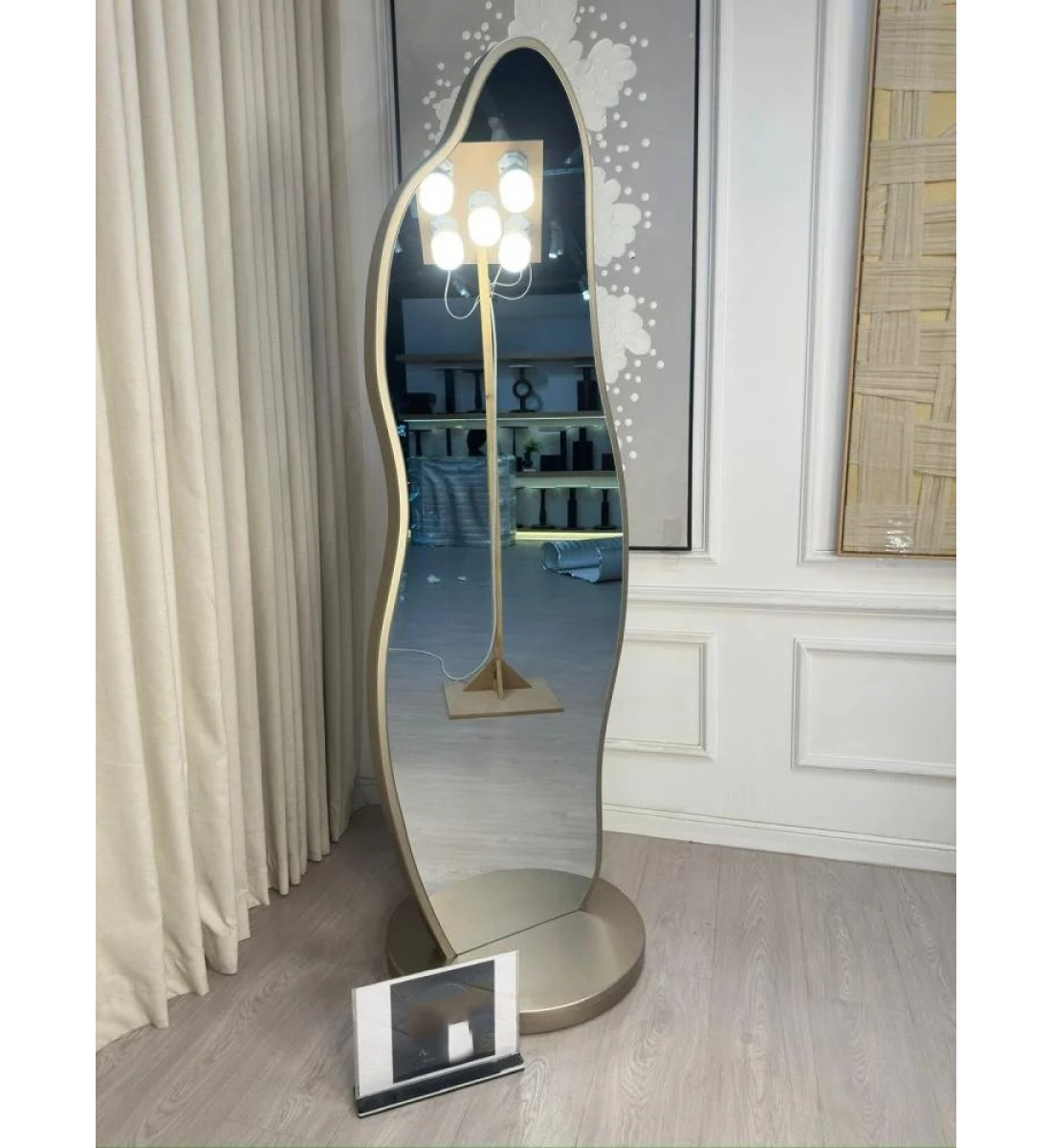 مرايا ستاند بتصميم فريد باللون شامبين  مقاس 160×60سم 