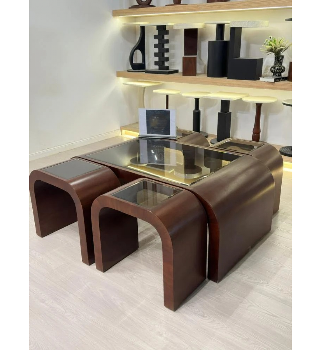طقم. طاولات كنب ارضي قشره الجوز  سطح زجاج شكل جميل وانيق(1+4) (منتج تفصيل )