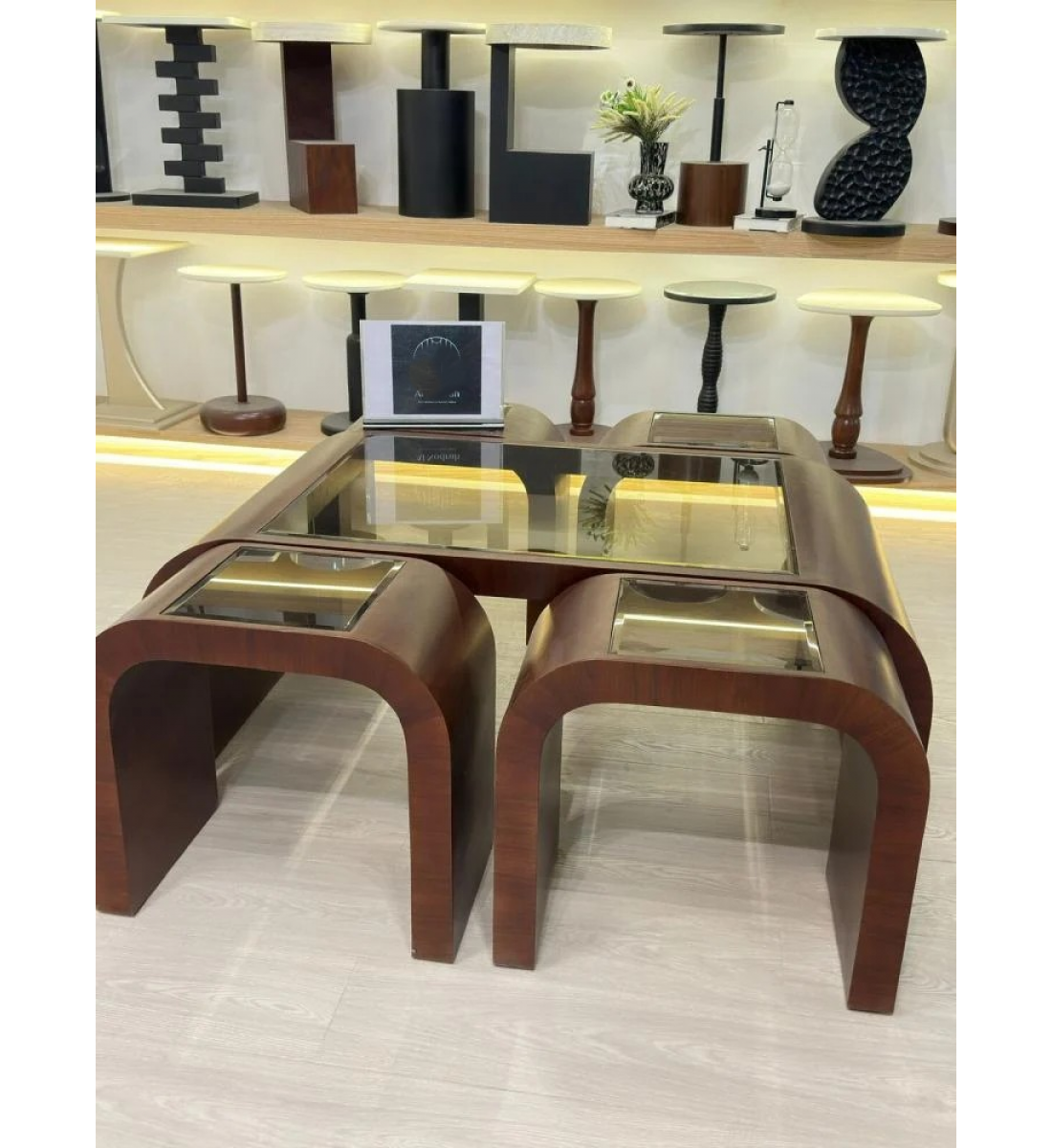 طقم. طاولات كنب ارضي قشره الجوز  سطح زجاج شكل جميل وانيق(1+4) (منتج تفصيل )