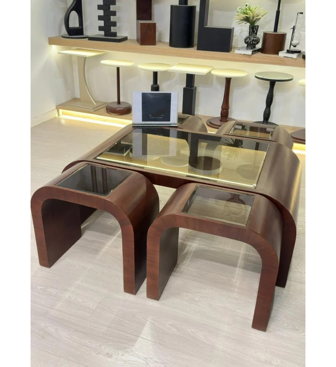 طقم. طاولات كنب ارضي قشره الجوز  سطح زجاج شكل جميل وانيق(1+4) (منتج تفصيل )