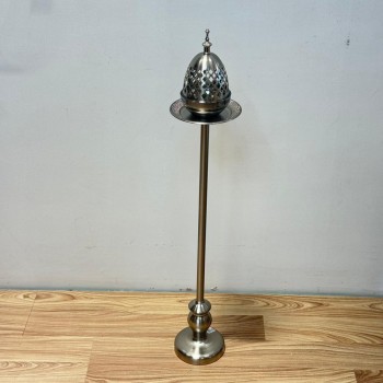 مبخرة ديكورية فاخرة بتصميم عصري أنيق، مصنوعة بلون فضي مطفي يعكس الفخامة والرقي 87سم 