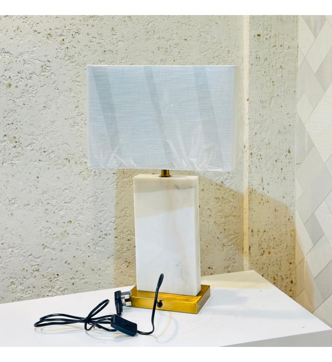 ابجورة بتصميم انيق ومميز قتعده رخام56×33×18سم ابجورة بتصميم انيق ومميز قتعده رخام56×33×18سم