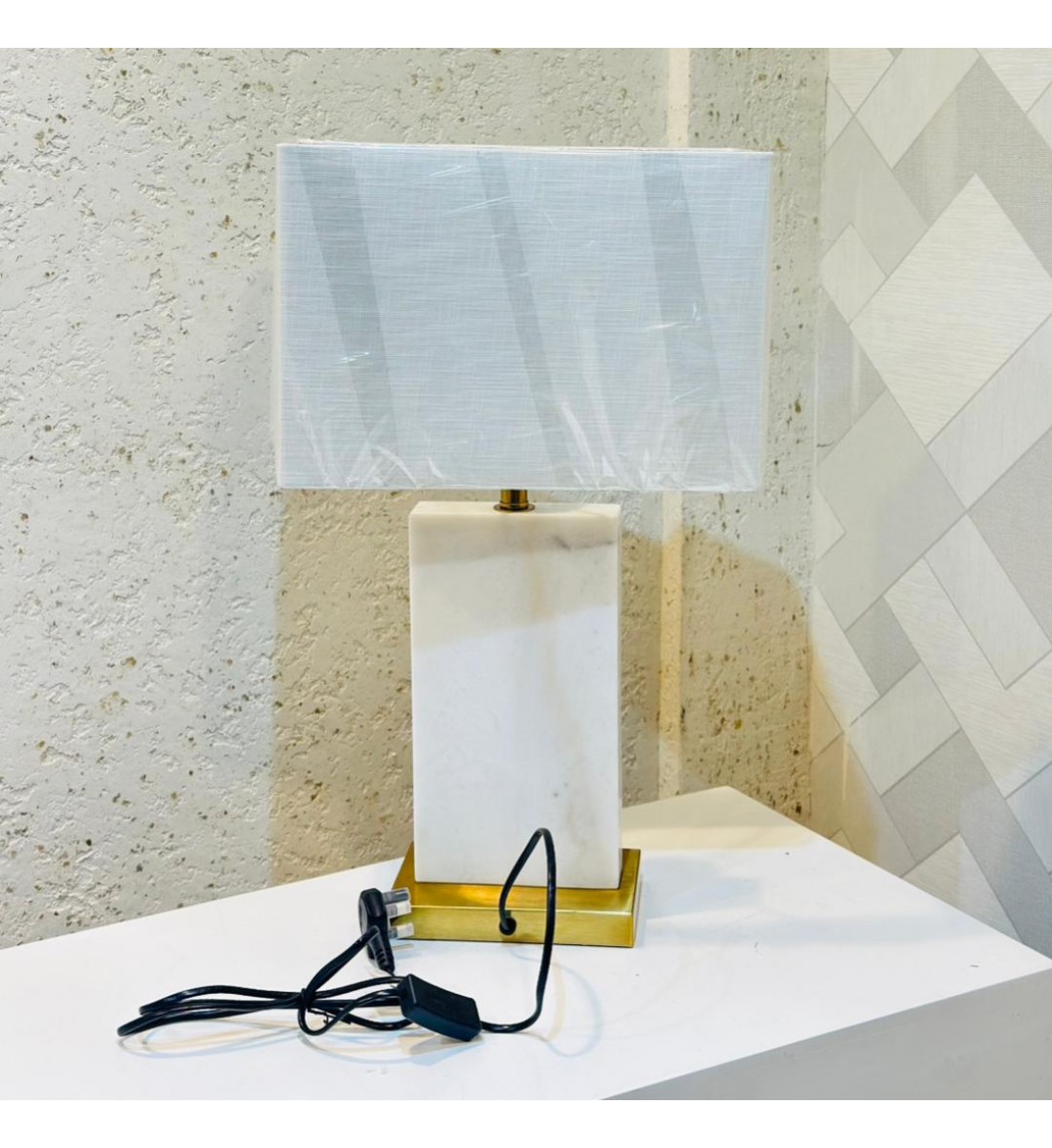 ابجورة بتصميم انيق ومميز قتعده رخام56×33×18سم ابجورة بتصميم انيق ومميز قتعده رخام56×33×18سم