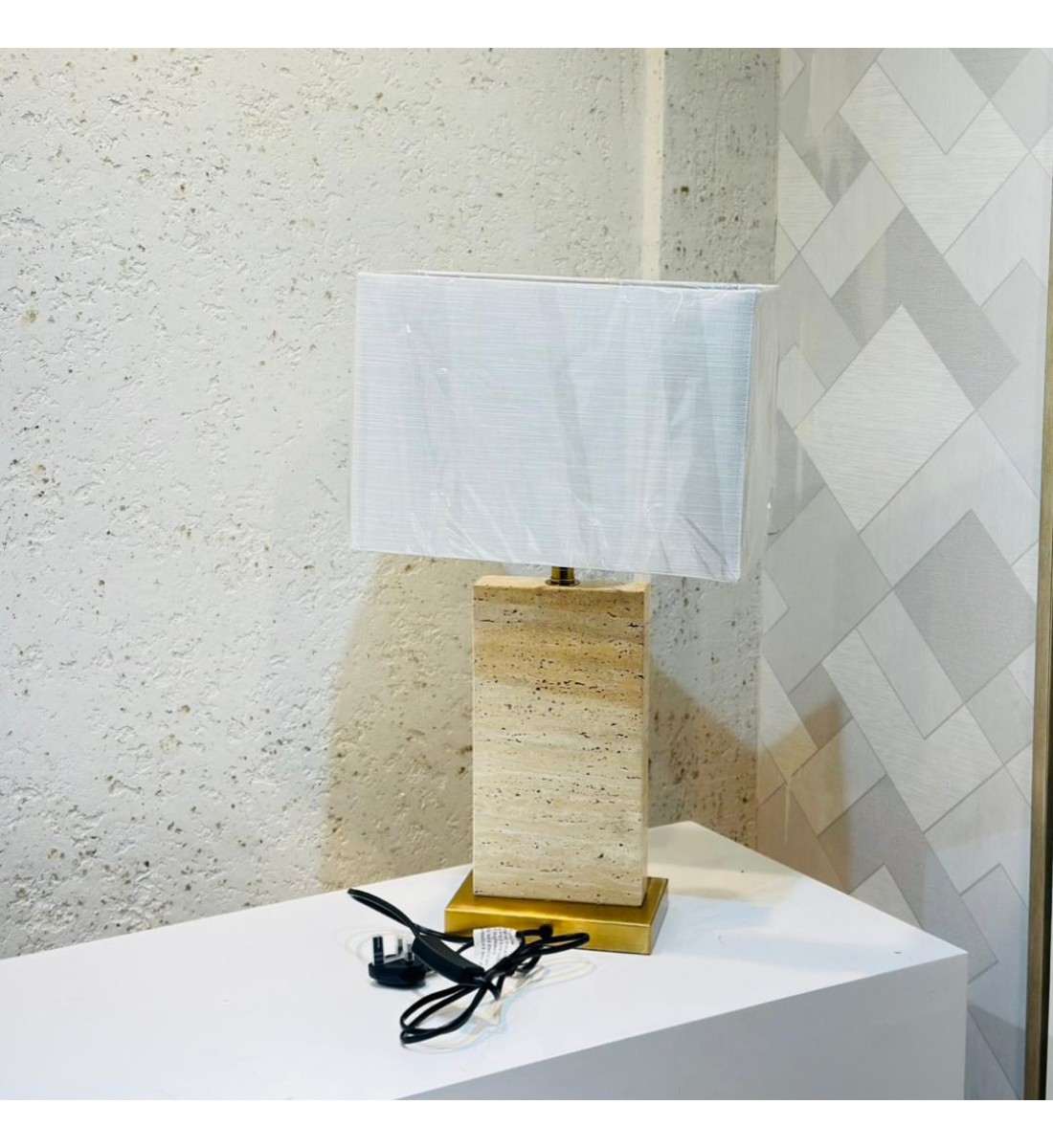 ابجورة بتصميم انيق ومميز قتعده رخام56×33×18سم ابجورة بتصميم انيق ومميز قتعده رخام56×33×18سم