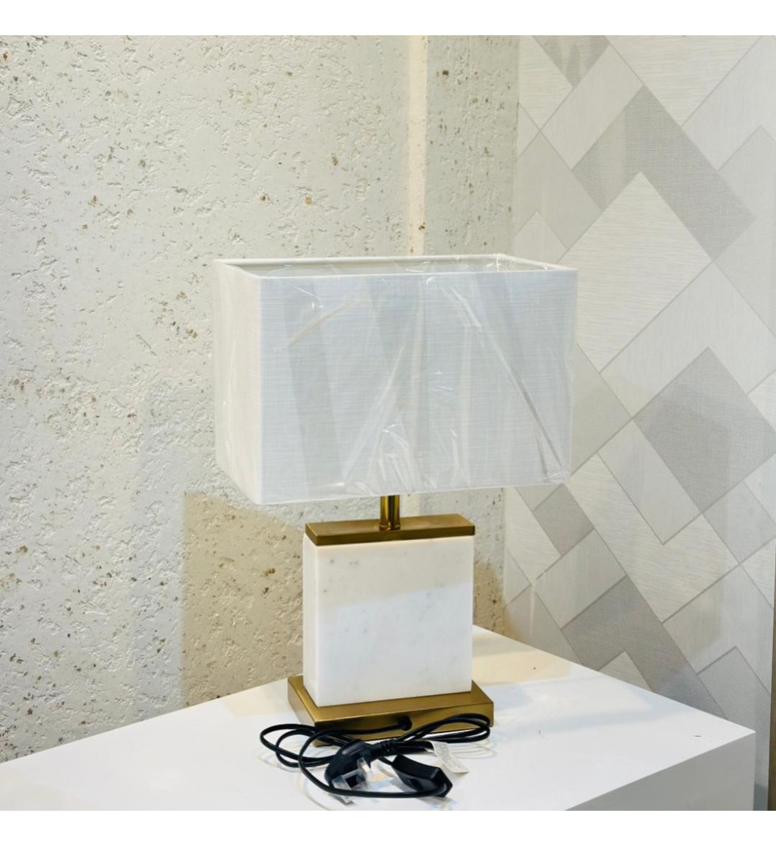 ابجورة بتصميم انيق ومميز قتعده رخام56×33×18سم