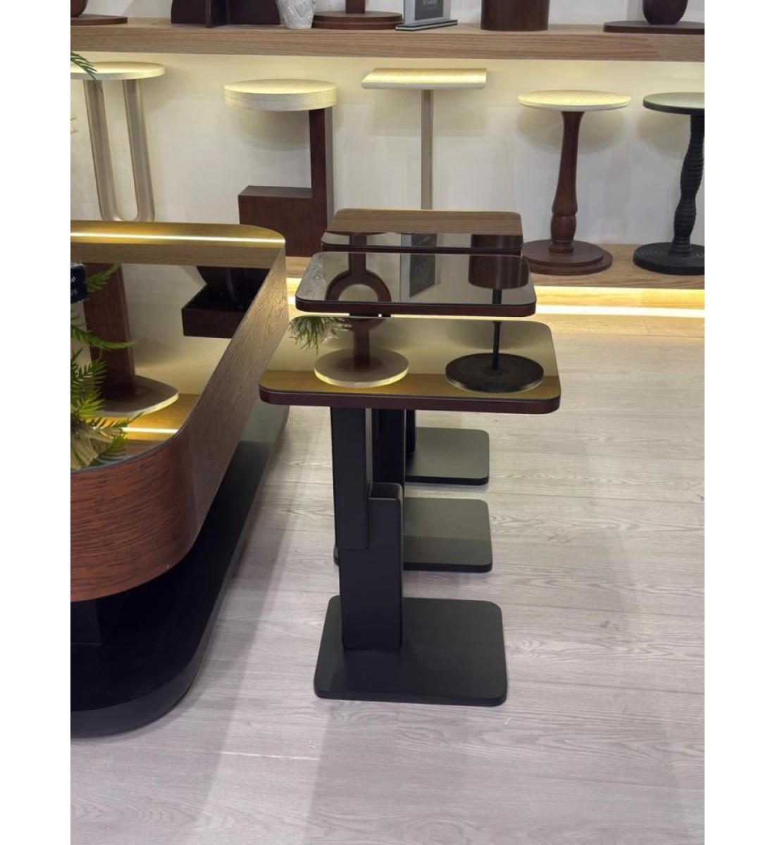 طقم طاولات  تقديم  ليون سنديان 7قطع  (منتج تفصيل )
