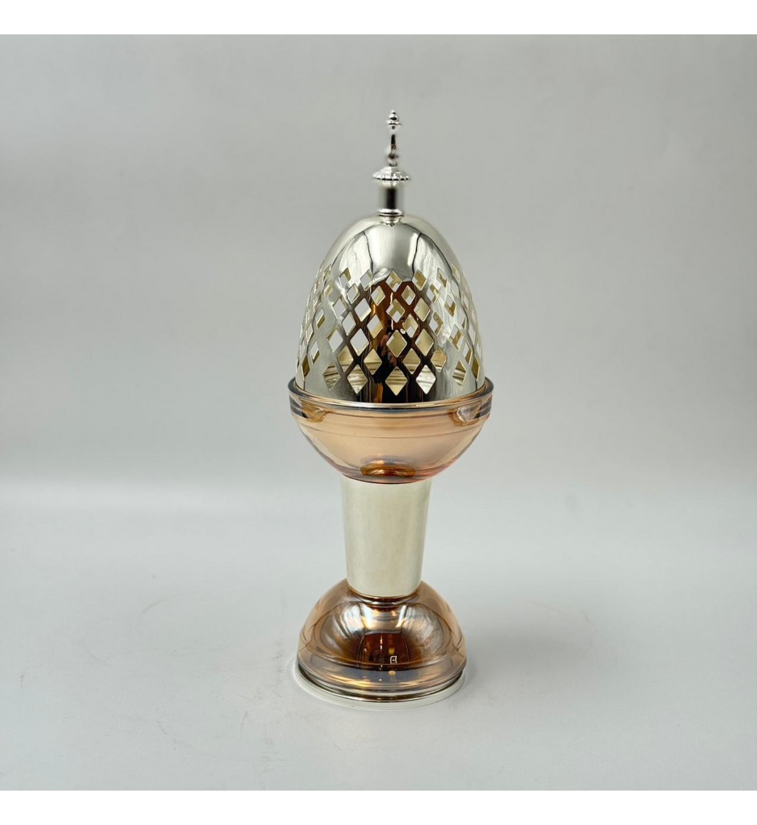 مبخرة ديكورية أنيقة بتصميم فاخر يجمع بين المعدن اللامع والزجاج بلون عنبري جذاب30×10×10سم 