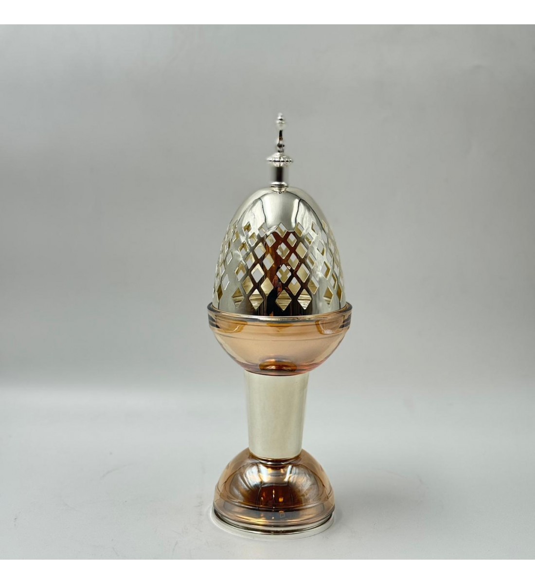 مبخرة ديكورية أنيقة بتصميم فاخر يجمع بين المعدن اللامع والزجاج بلون عنبري جذاب30×10×10سم 