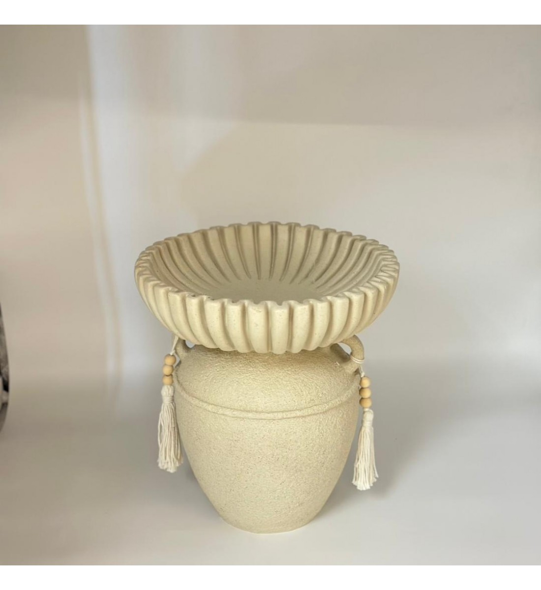 صحن ديكوري أنيق بتصميم فخم ولمسة عصرية29×29×31سم صحن ديكوري أنيق بتصميم فخم ولمسة عصرية29×29×31سم