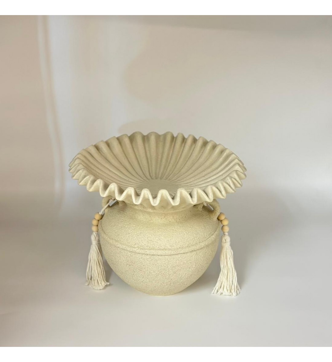 صحن ديكوري أنيق بتصميم فخم ولمسة عصرية 29×29×24سم صحن ديكوري أنيق بتصميم فخم ولمسة عصرية 29×29×24سم