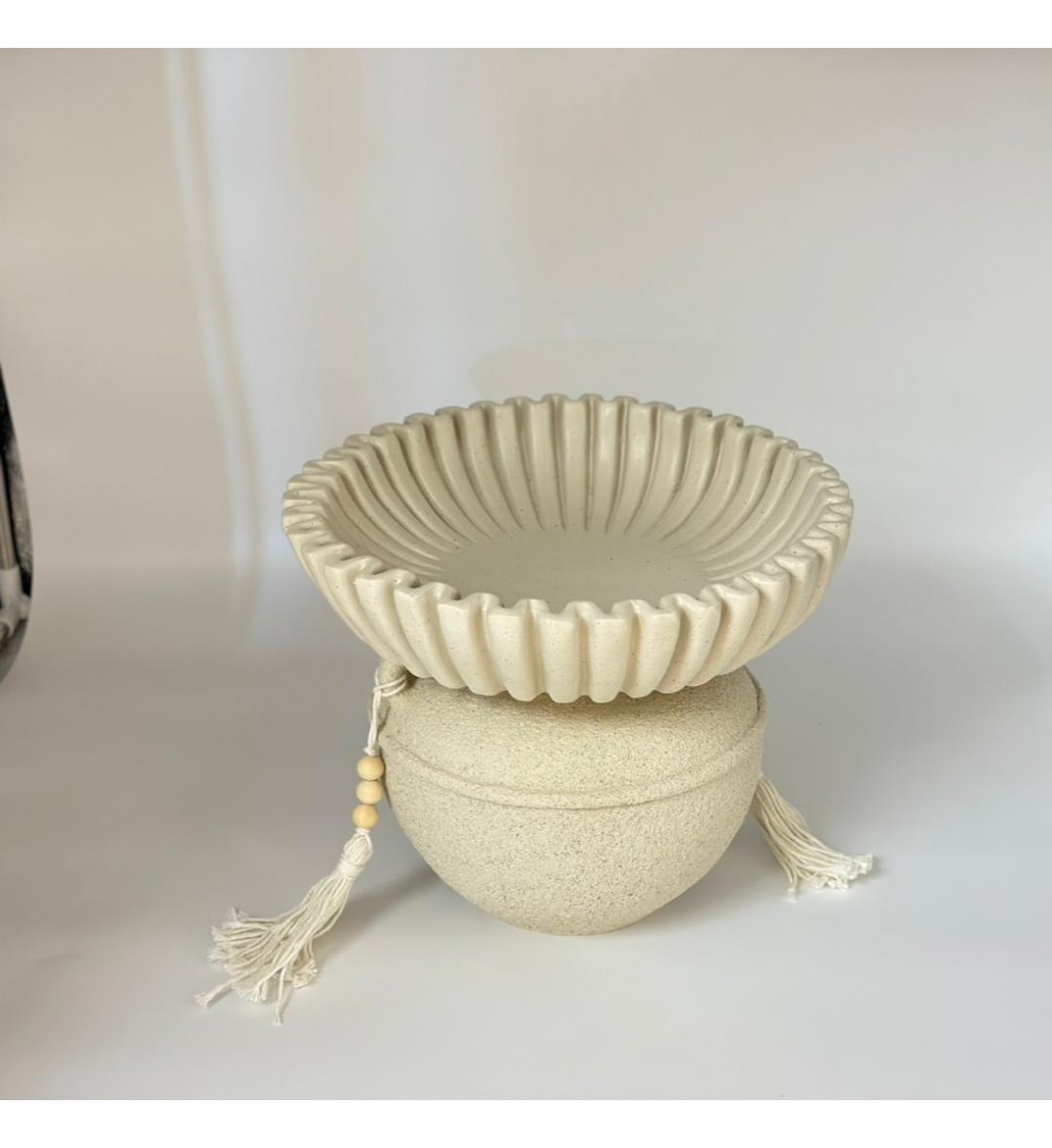  صحن ديكوري أنيق بتصميم فخم ولمسة عصرية  29×29×23سم 