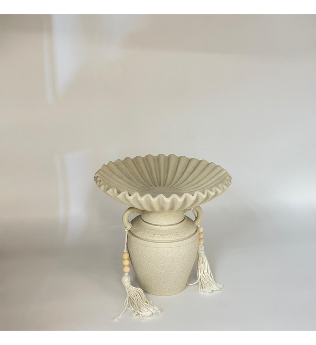 صحن ديكوري أنيق بتصميم فخم ولمسة عصرية 29×29×23سم صحن ديكوري أنيق بتصميم فخم ولمسة عصرية 29×29×23سم