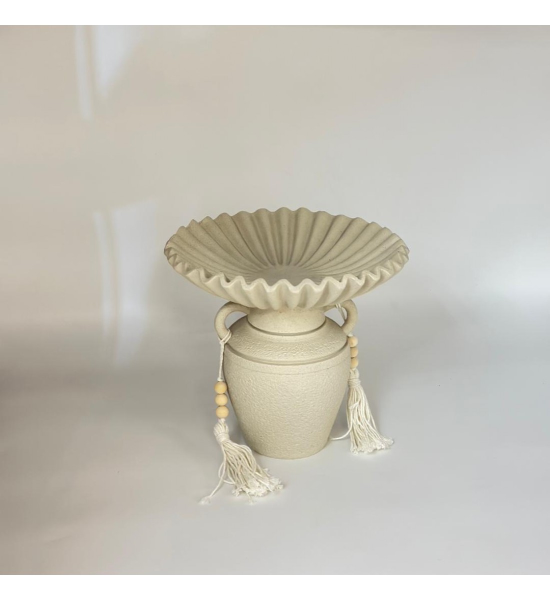 صحن ديكوري أنيق بتصميم فخم ولمسة عصرية 29×29×23سم صحن ديكوري أنيق بتصميم فخم ولمسة عصرية 29×29×23سم