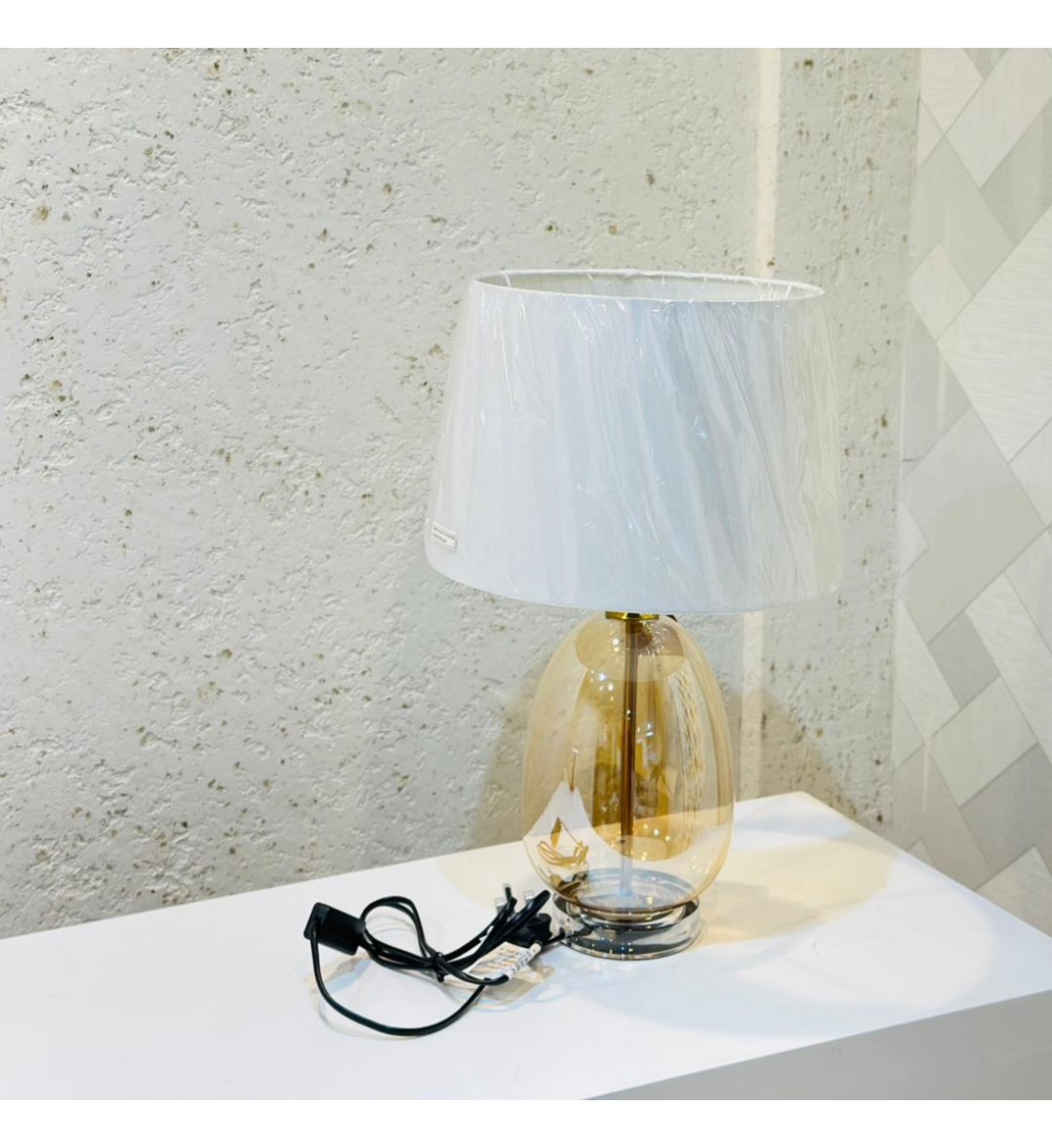 أبجورة طاولة بتصميم أنيق يجمع بين الفخامة والعصرية،49×25×25سم 