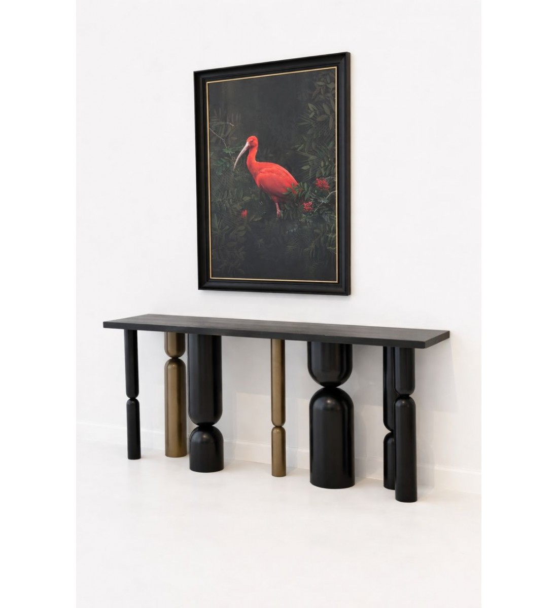 مدخل أنيق يعكس ذوقًا فنيًا عصريًا يجمع بين البساطة والفخامة. طاولة كونسول بتصميم فريد وأرجل منحوتة بأشكال هندسية متناسقة180×42×83سم 