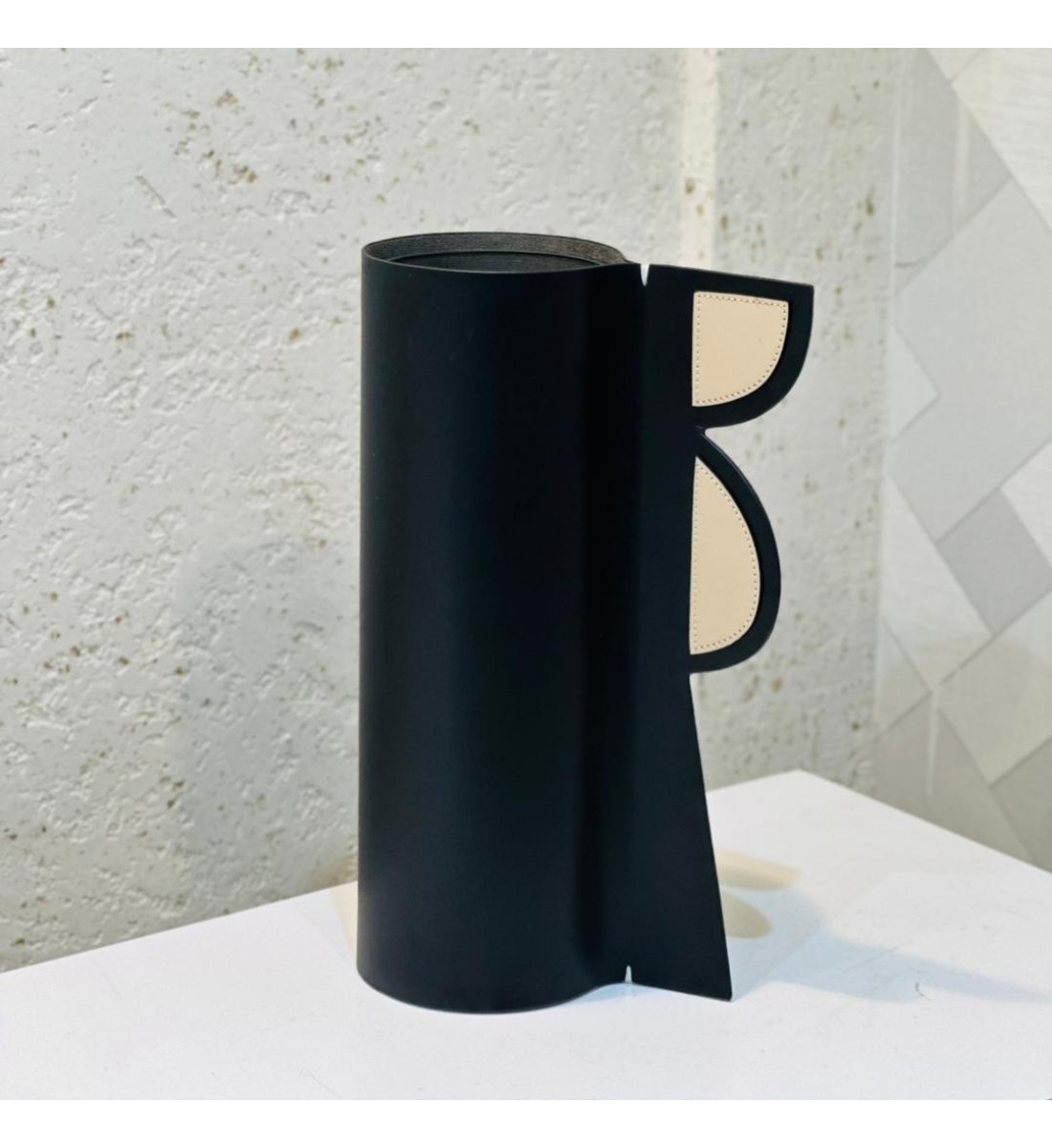 قطعة ديكور عصرية بتصميم مبتكر يجمع بين البساطة والتميز 36×23×12سم 