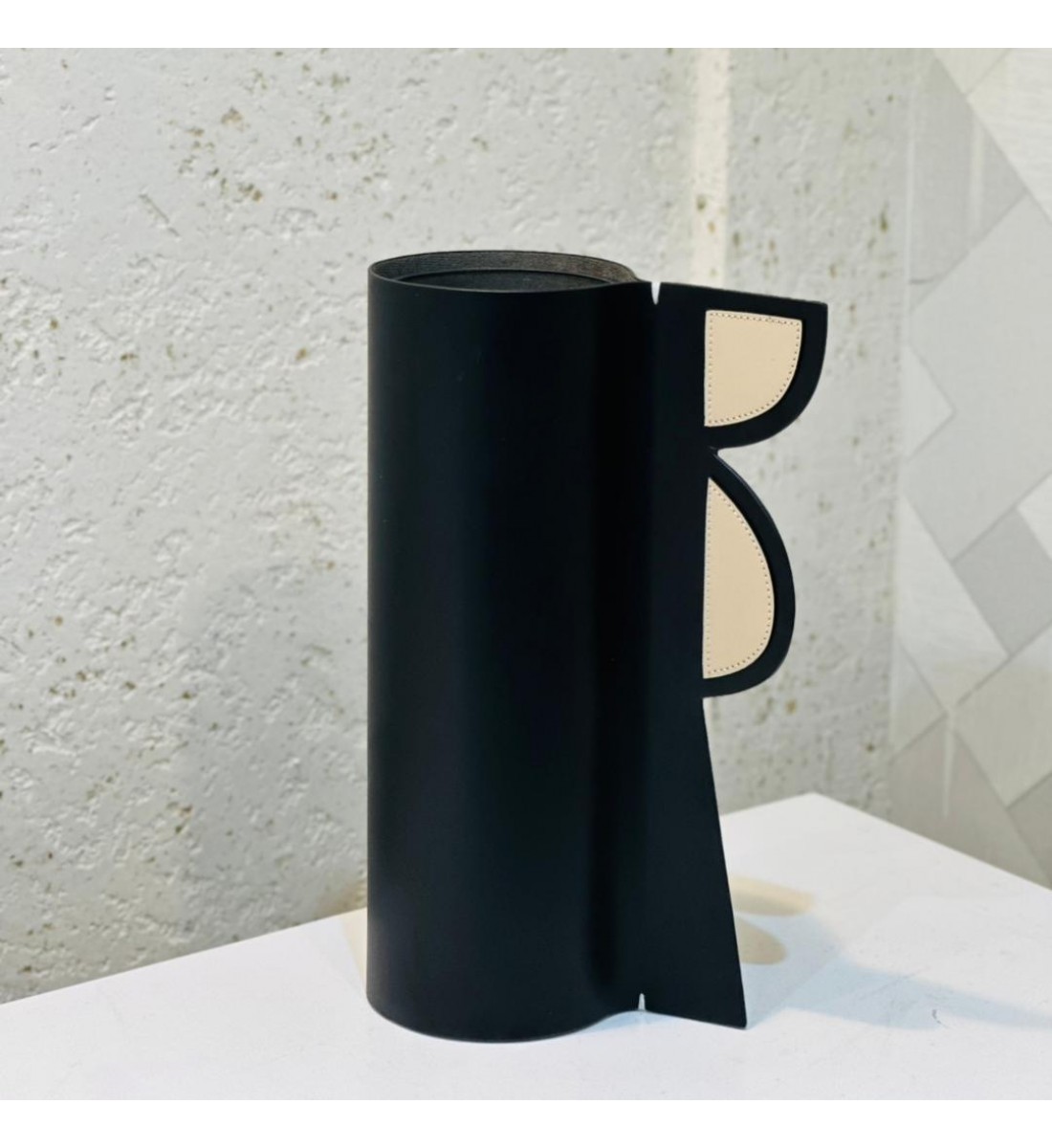 قطعة ديكور عصرية بتصميم مبتكر يجمع بين البساطة والتميز 36×23×12سم 