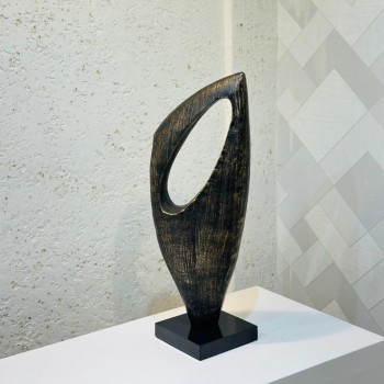  قطعة ديكور فنية بتصميم تجريدي أنيق يعكس البساطة والعمق بأسلوب عصري راقٍ56×15×15سم 