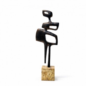 قطعة ديكور فنية بتصميم تجريدي لشكل إنساني بأسلوب عصري أنيق، تعكس الإبداع والبساطة في آنٍ واحد69×10×20سم 